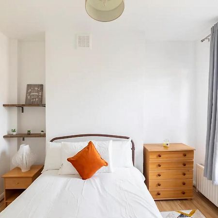Large, Bright And Spacious 3 Bed Flat In London Exterior photo